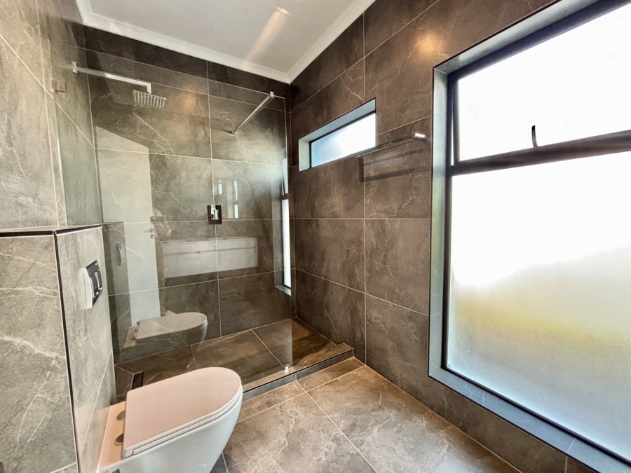 To Let 4 Bedroom Property for Rent in Sandown Western Cape